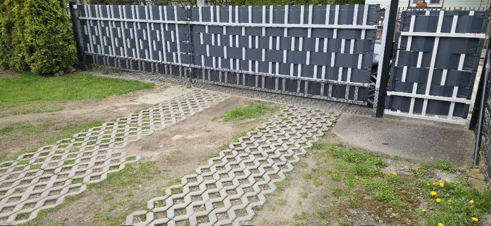 Brama dwuskrzydlowa z furtka