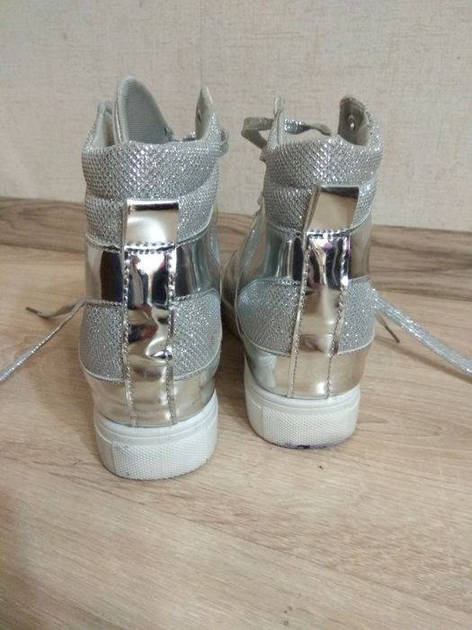 38 Lion Sneakersy na koturnie