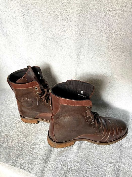 Botas couro Revit