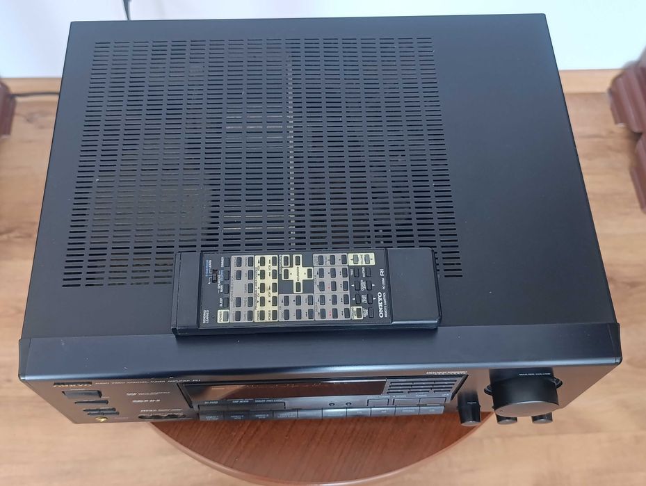 Amplituner ONKYO