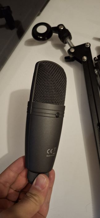 Microfone USB para Streaming + Braço Articulado Neewer – Pronto a usar