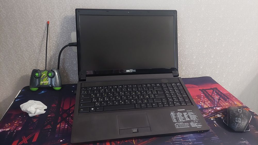 Ігровий ноутбук Clevo P150em