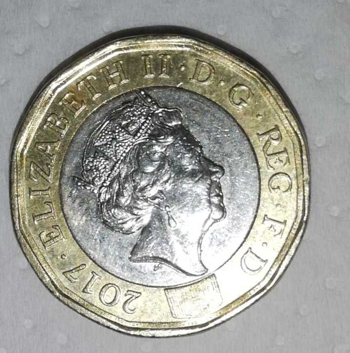 Moedas/ Telemóvel e computador64873977402497124