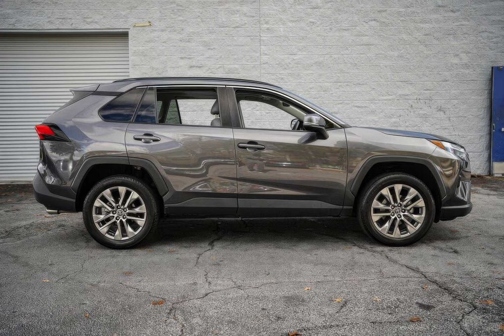 Toyota RAV4 XLE Premium      2023