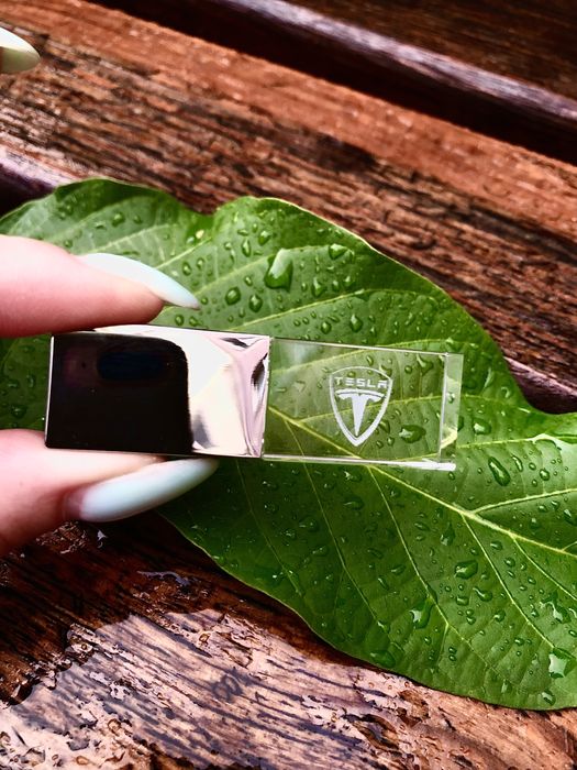 Флешка usb накопитель Tesla 32Gb светящаяся Тесла