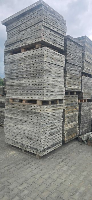 Szalunki ścienne lekkie tekko fundamentowe Hunnebeck używane | szalunki używane Peri DOKA KBS