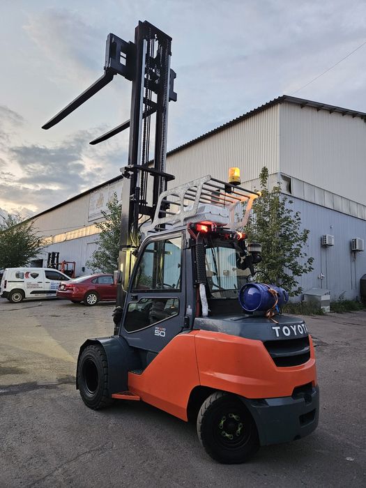 Навантажувач Toyota 5 тонн газ. Вилочный погрузчик Тойота 5 т газ