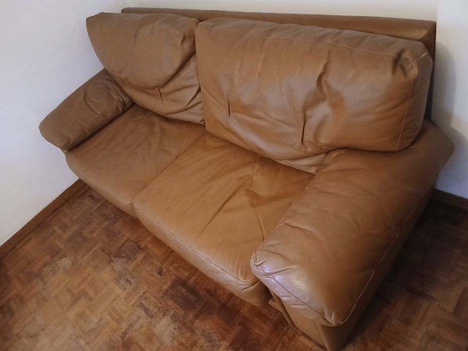Sofá em pele genuina, extra confortável