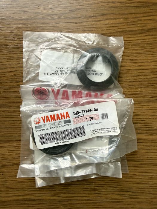 Комплект пильники + сальники оригінал Yamaha Nmax