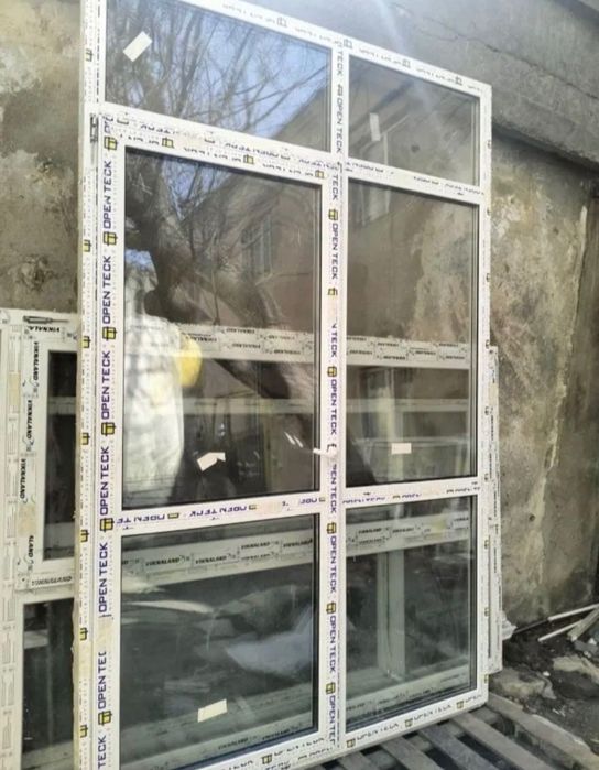 Балконные панорамные блоки разных размеров с новостроя