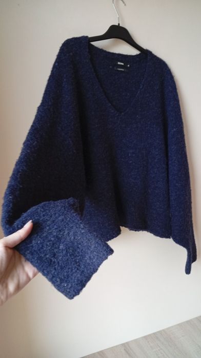 Granatowy sweter oversize z domieszką wełny, rozmiar M
