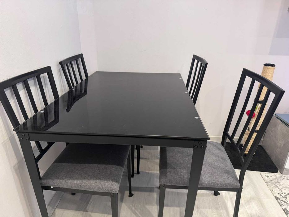 Mesa e 4 Cadeiras