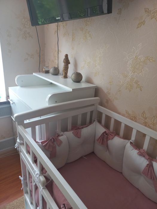 Бортики-защитка в дитяче ліжечко та постіль