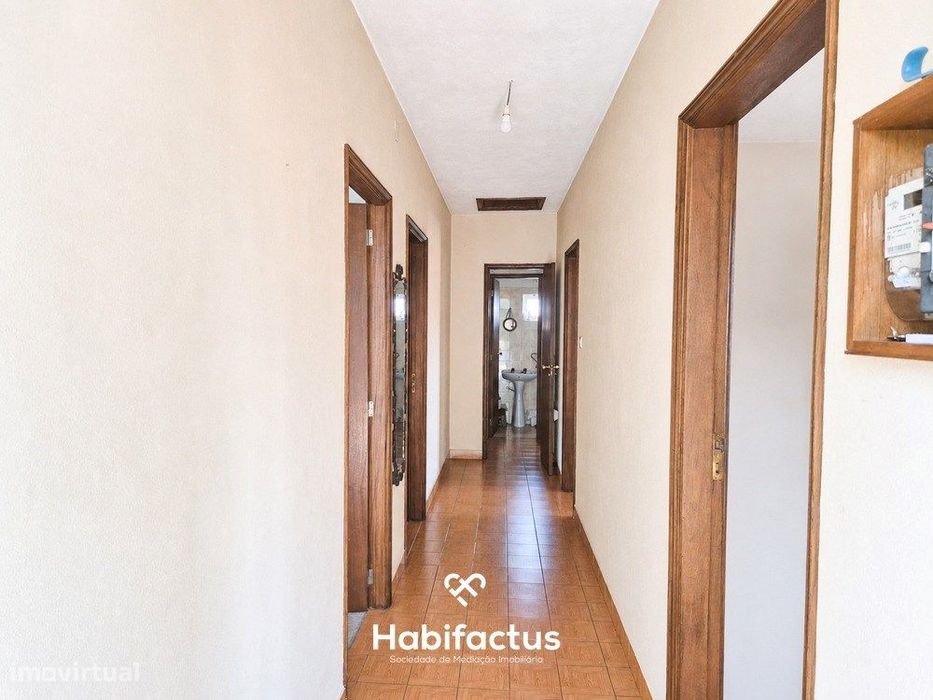 Moradia T3 para Remodelar em Bodiosa com Terreno