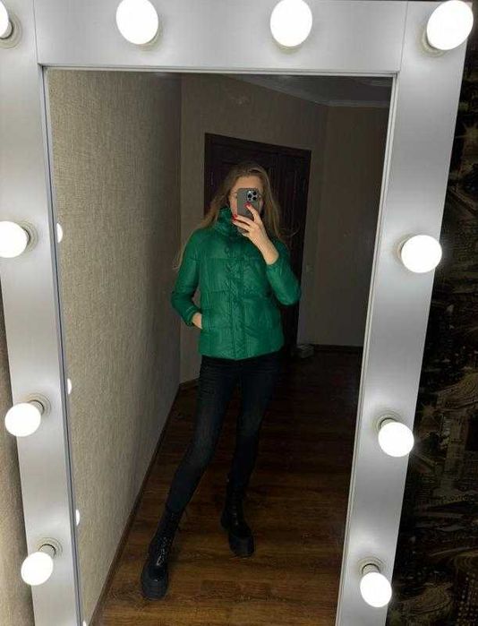 Стильная теплая зеленая курточка размер xs-s
Basic House zara