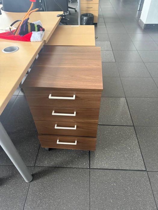 РОЗПРОДАЖ тумб різних