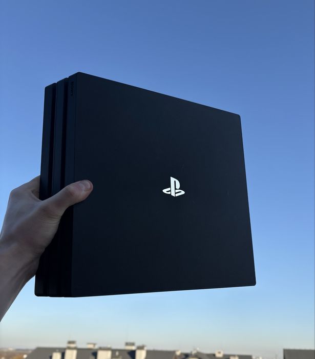 PlayStation 4 Pro 1TB + SSD 1000gb + 2 pady+stacja