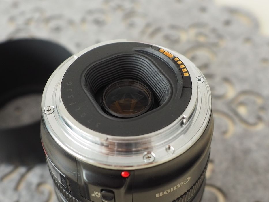 Canon EF 100-300 mm f/4.5-5.6 USM