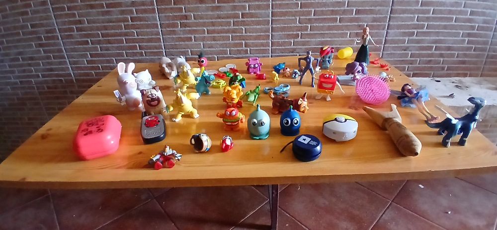 Figuras bonecos variados