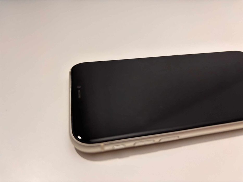 Iphone 11 biały 128gb + 3 etui