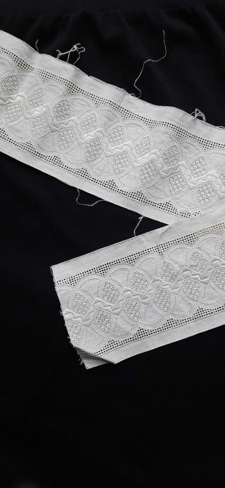 Красивое кружево с вышивкой гладью