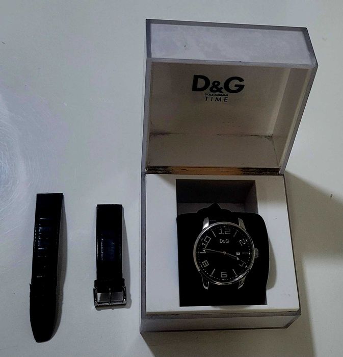 Relógio de marca muito bom