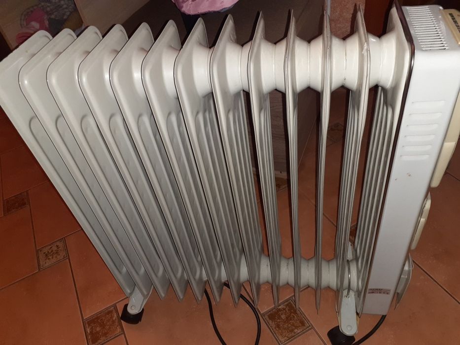 Масляний обігрівач First 2300W