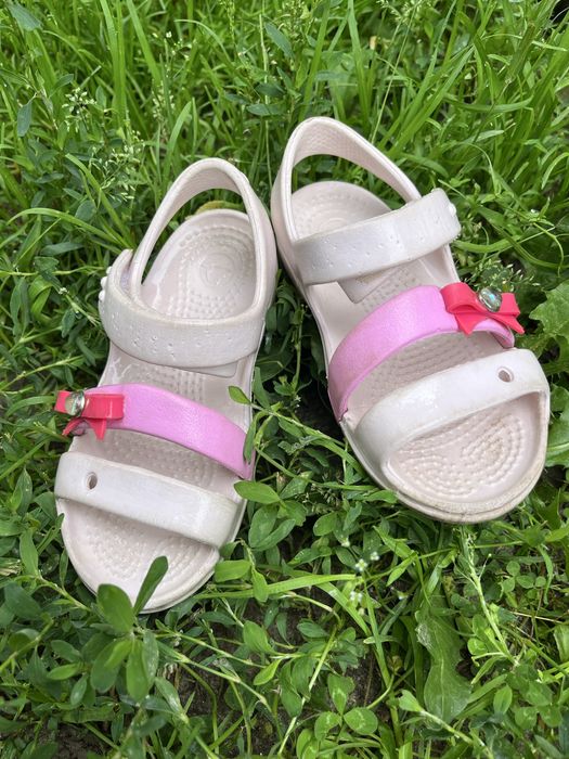Crocs босоніжки для дівчинки