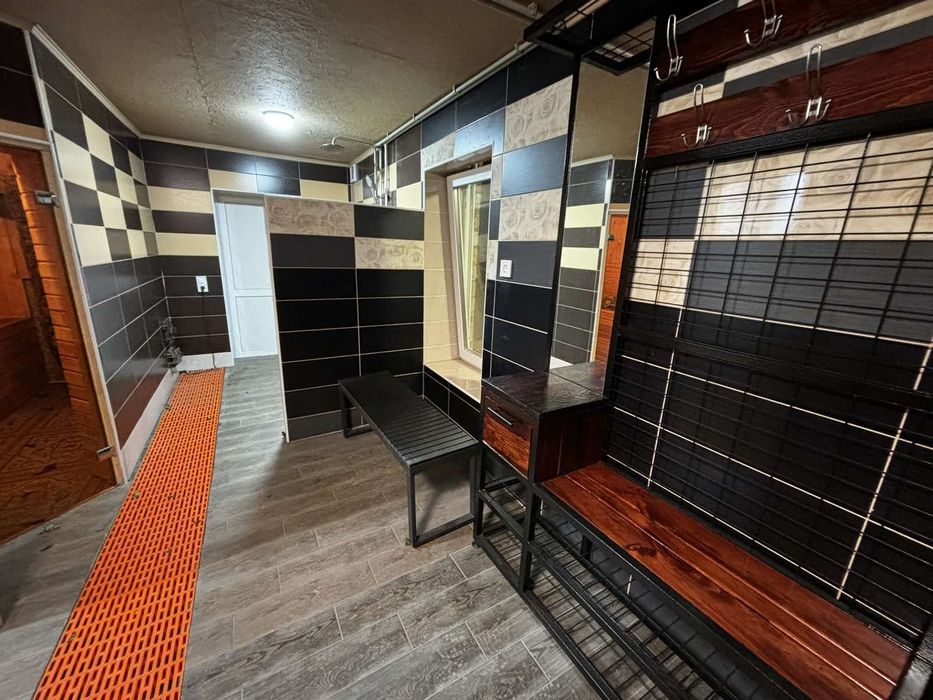 Охайна баня для відпочинку
Затишна та охайна баня на дровах,