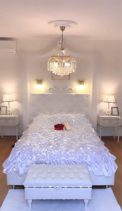 Łóżko sypialnia sypialniane pikowane glamour   krysztaly baldachim 140