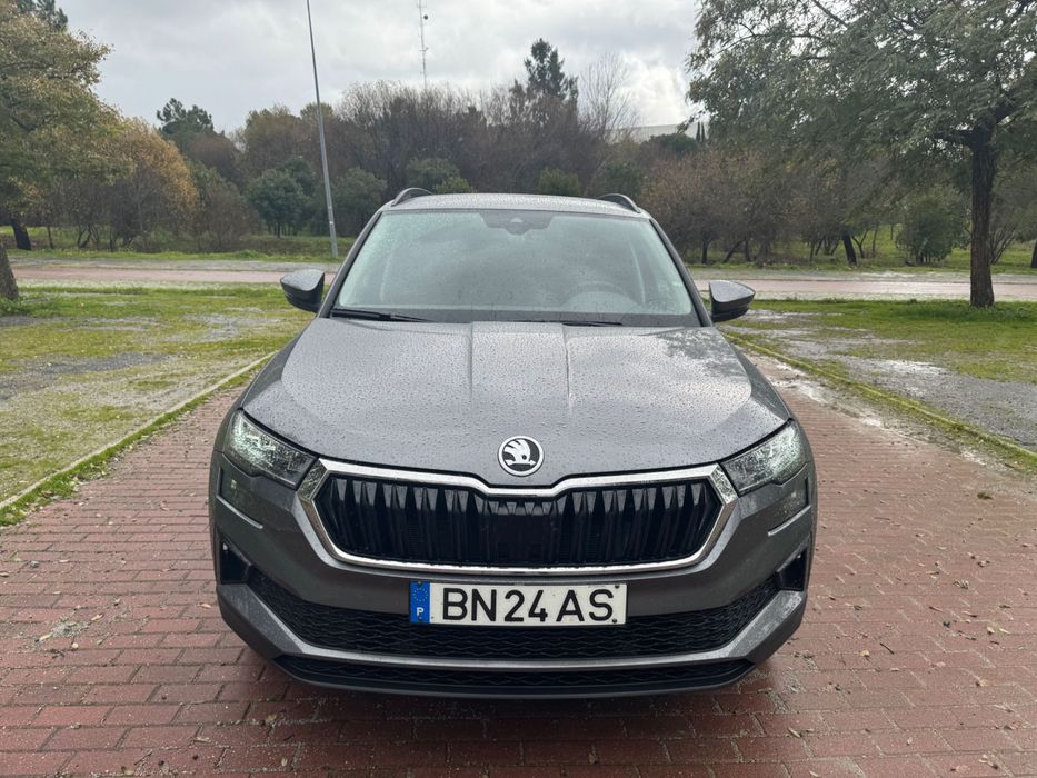Skoda Karoq 2025 — 116 cv | Gasolina | como novo
