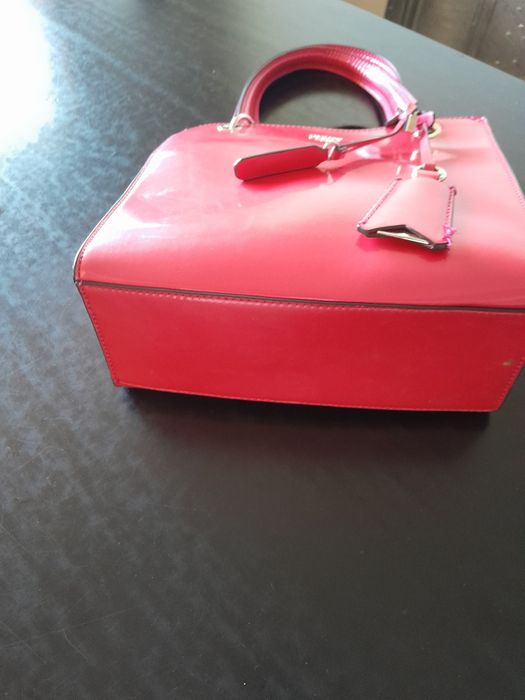 Mala Guess vermelha