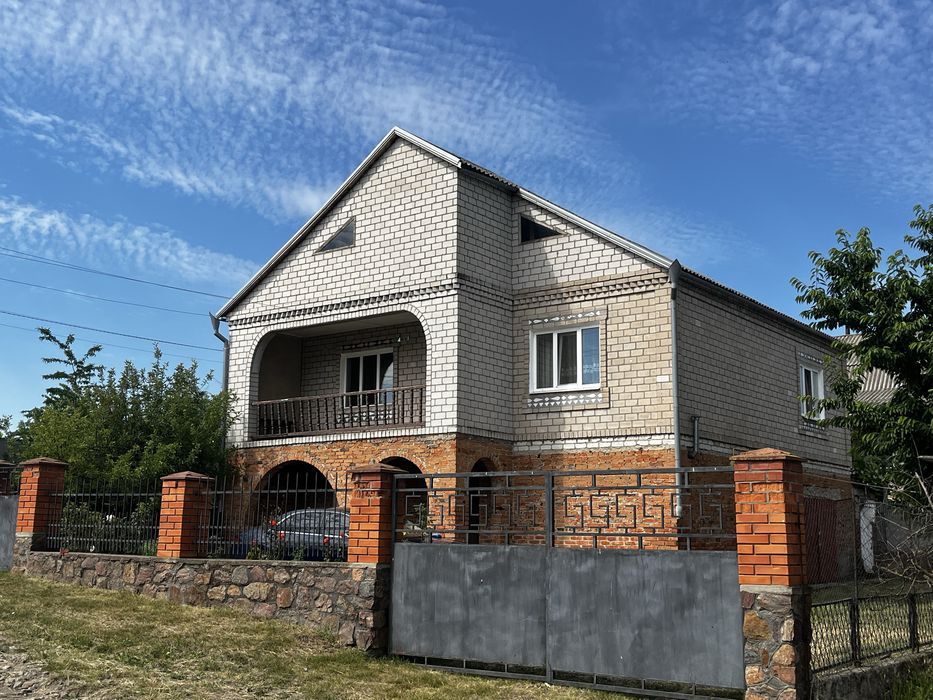 Просторий будинок в 5 км від міста Первомайськ в с. Грушівка