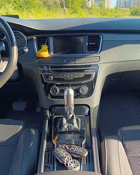 автомобіль Peugeot 508