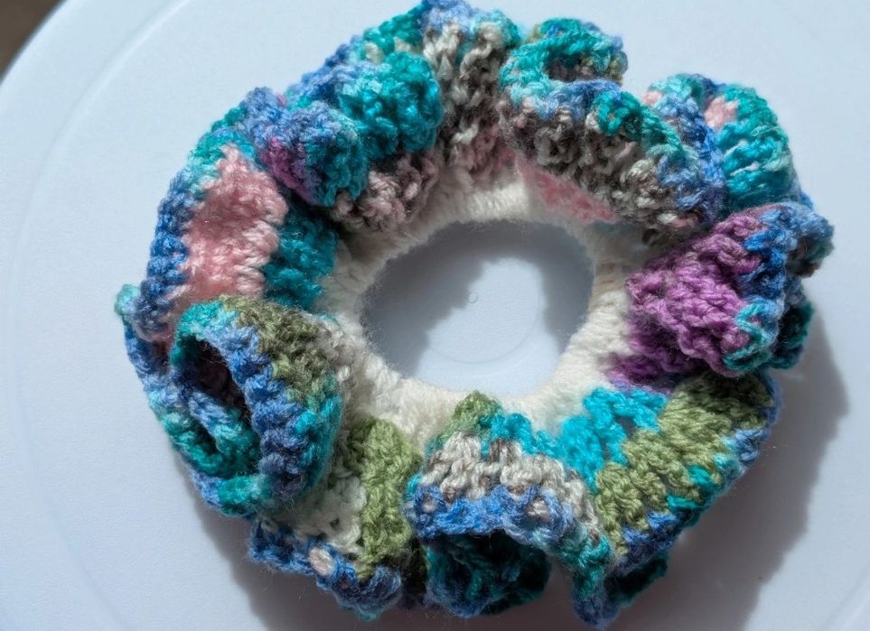 Scrunchie szydełkowa kolorowa