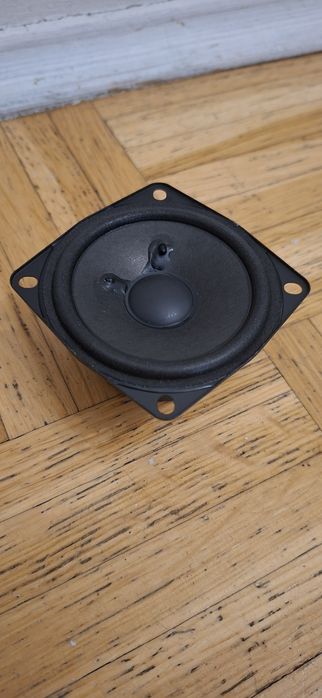 Glosnik basowy 4 ohm 15w 68mm.