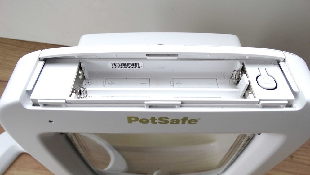 Drzwiczki wahadłowe PETSAFE E 22 X 23,9 cm BIAŁE