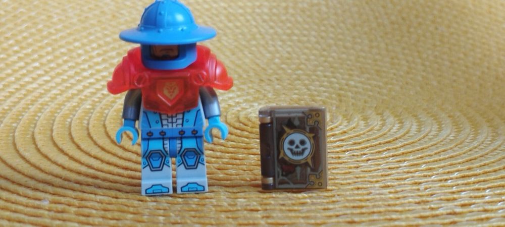 Lego nexo knights soldier+ książka nex074