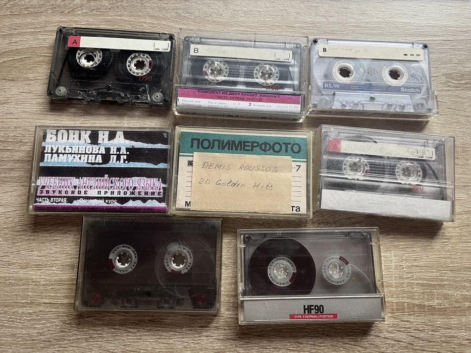 DVD диски:музика, фільми, відеоігри, касети