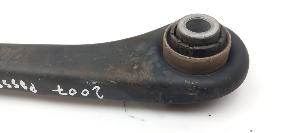 Braço de suspensão trás esquerdo VOLKSWAGEN Passat (3C2)