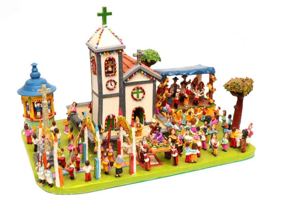 Festa na Aldeia, grande escultura em barro branco