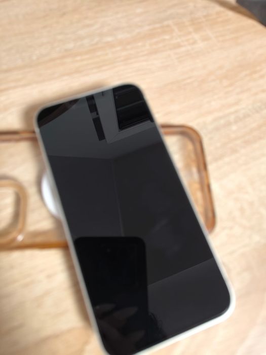 iPhone 14 128 GB – stan idealny wizualnie + pudełko, kabel i 4 etui!