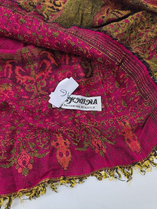 Echarpe bordeaux e dourado motivos geométricos seda