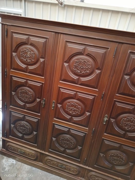 Roupeiro třes portas třes gavetas