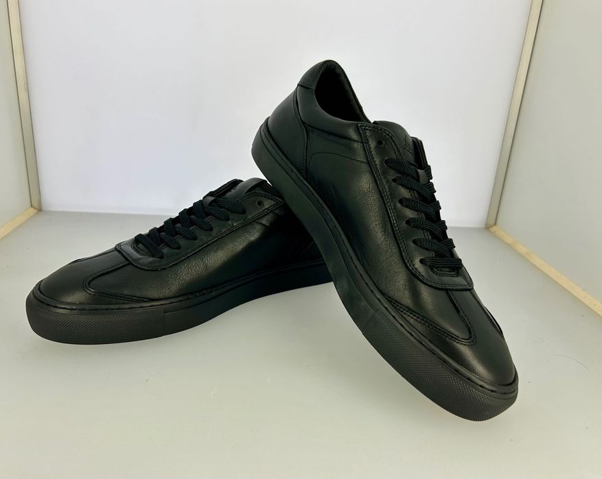 Sapatilhas homem em pele cor preta!