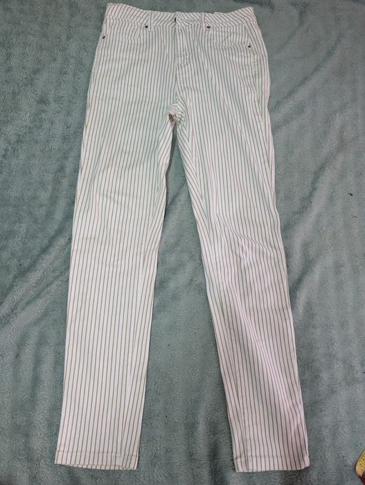 Spodnie prążkowane jeans bialy colloseum rozmiar M