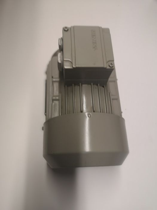 Silnik  trójfazowy Siemens 1.1 kw, 2850 obr