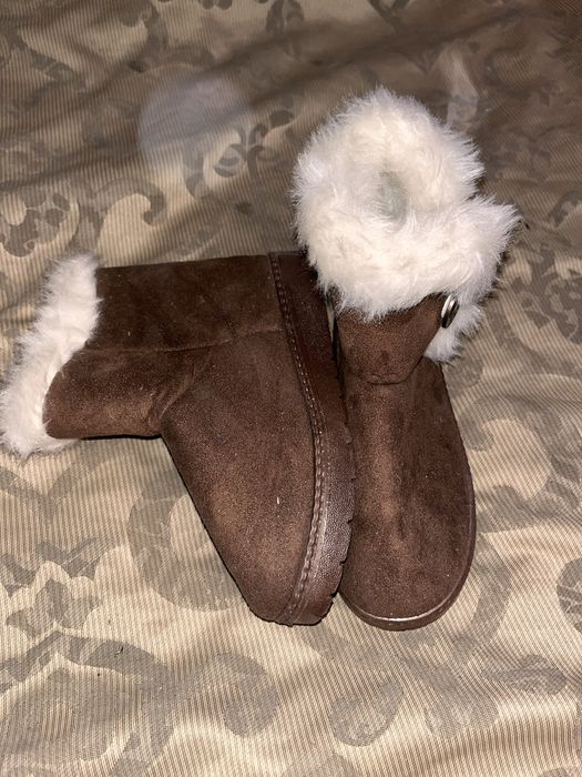 Уги НОВІ 35 розмір