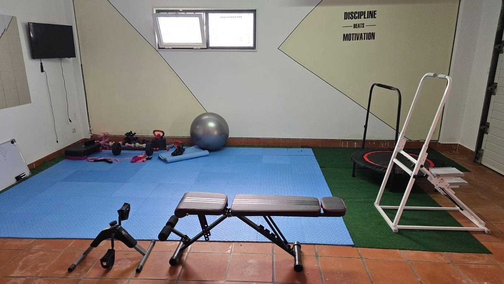 Conjunto de Ginásio com Aparelho de Escalada