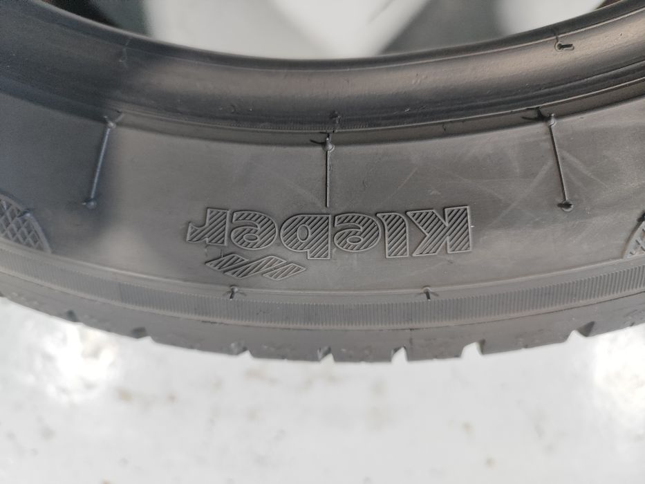 2 pneus semi novos 205-50R17 Kleber - Oferta dos Portes